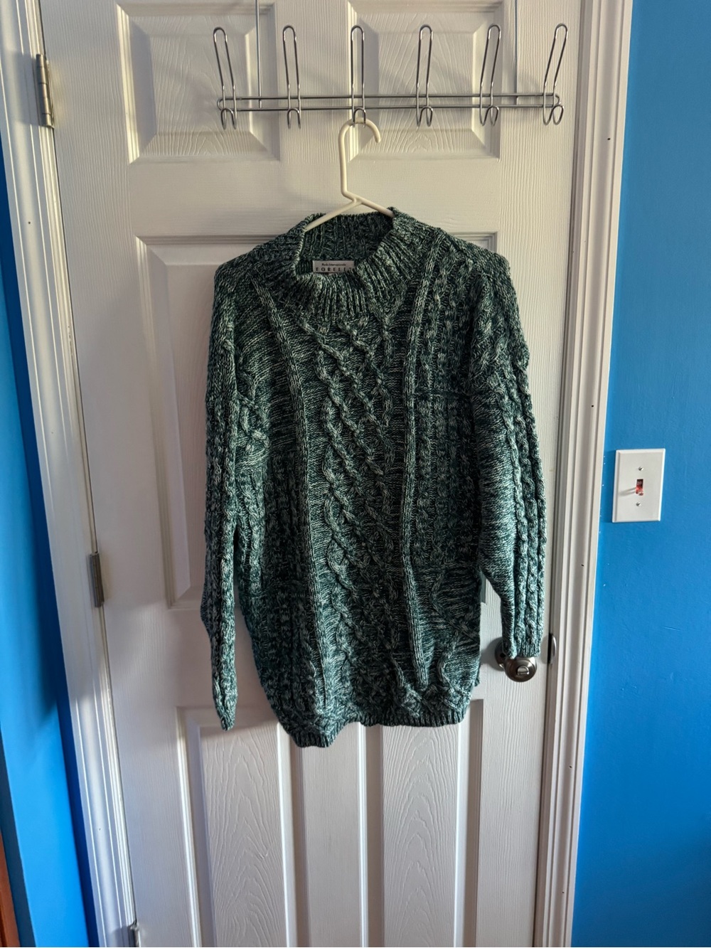 Chunky Cable Knit Crewneck Sweater in Dark Green